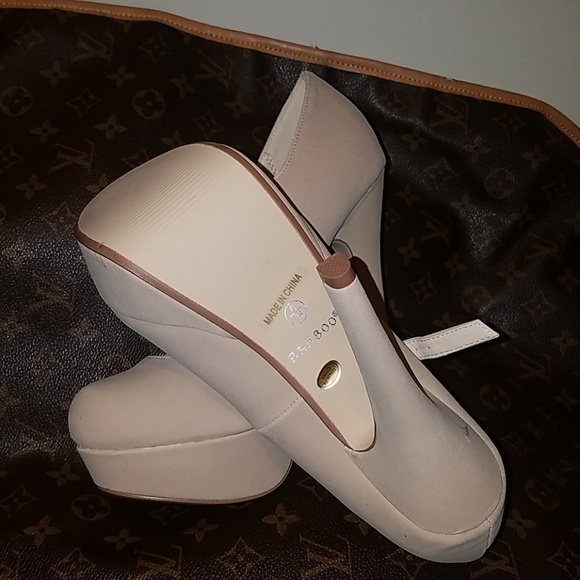 Heels - Picture 2 of 3